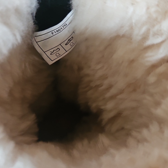 Ugg Leather Girls Boots - Picture 4 of 7